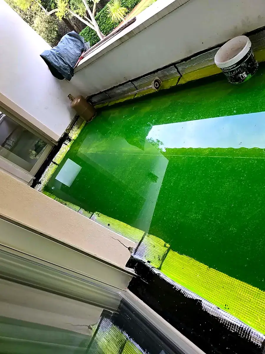 Balcon : étanchéité liquide avant carrelage
