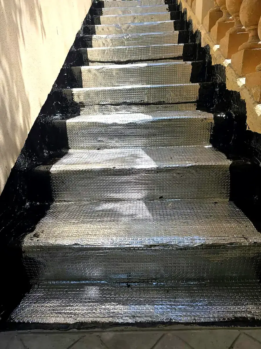 Escalier extérieur : étanchéité avant revêtement