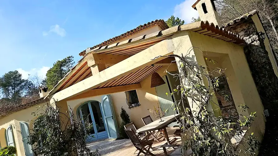 Villa : maçonnerie et terrasse couverte